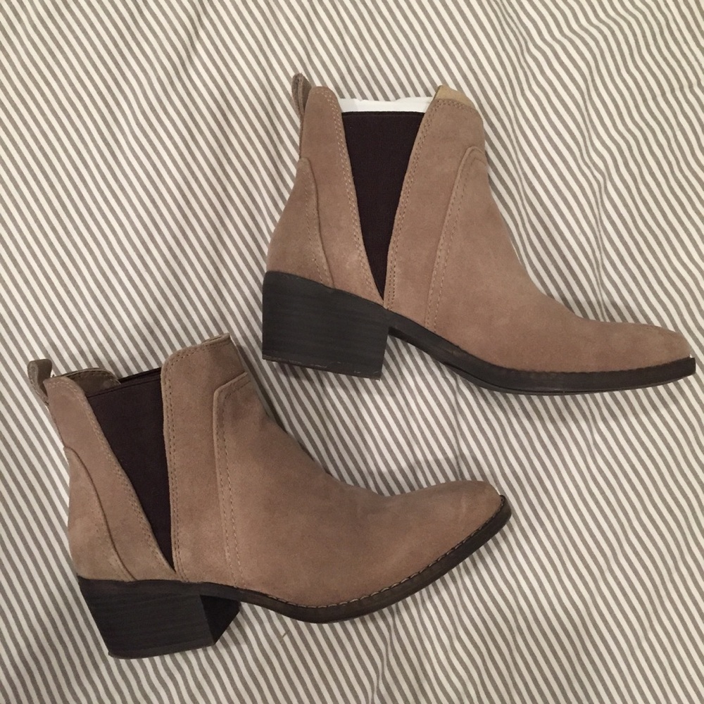 White Mountain Hale Bootie in Taupe Suede